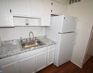 216 E Pearl Street - Photo Thumbnail 9