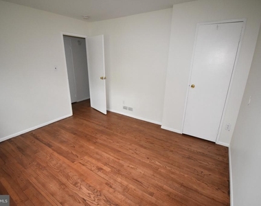 216 E Pearl Street - Photo Thumbnail 18