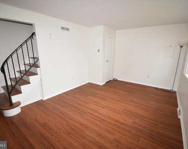 216 E Pearl Street - Photo Thumbnail 4