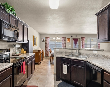 1315 Lantana Ct - Photo Thumbnail 16