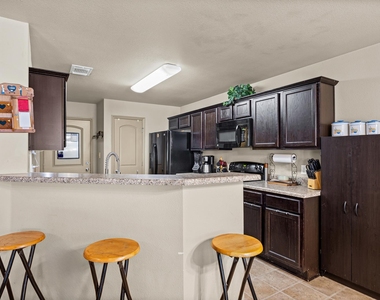 1315 Lantana Ct - Photo Thumbnail 13