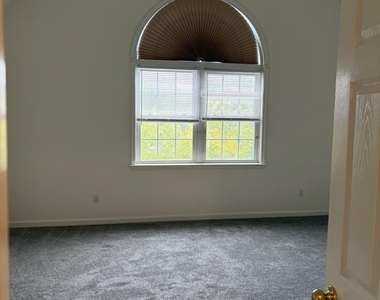 2201 Main Street - Photo Thumbnail 2