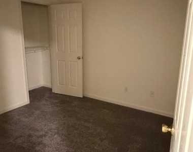 2201 Main Street - Photo Thumbnail 6