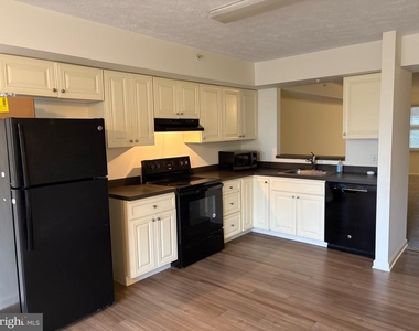 2201 Main Street - Photo Thumbnail 8