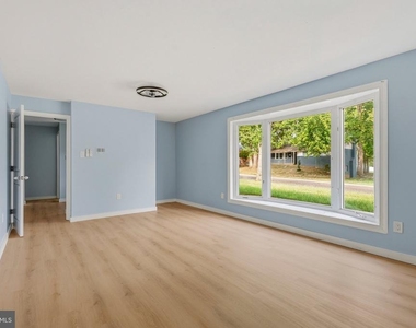 9317 Woodberry Street - Photo Thumbnail 6