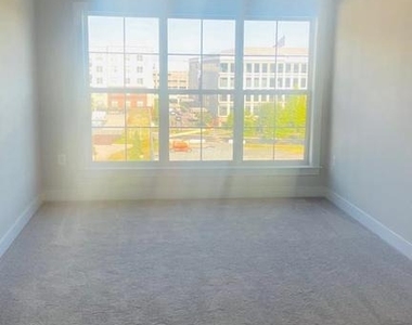 100 Saint Ives Place - Photo Thumbnail 6