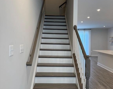 140 Albany Place - Photo Thumbnail 3