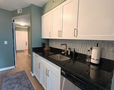 7500 Woodmont Avenue - Photo Thumbnail 12