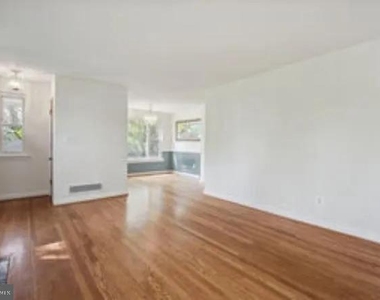 8413 Spencer Court - Photo Thumbnail 13