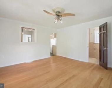 8413 Spencer Court - Photo Thumbnail 12