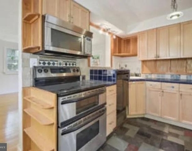 8413 Spencer Court - Photo Thumbnail 5