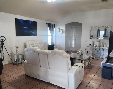 313 Estate Dr - Photo Thumbnail 1