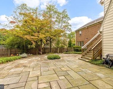 11000 Rosemont Drive - Photo Thumbnail 3