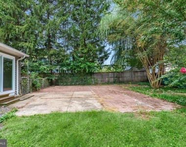 1402 Mullins Street - Photo Thumbnail 38
