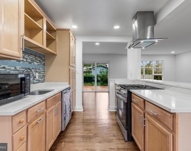 1402 Mullins Street - Photo Thumbnail 13