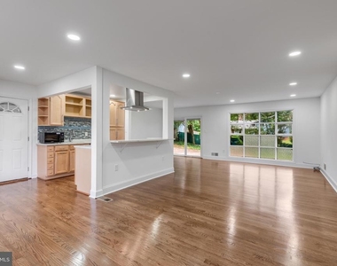 1402 Mullins Street - Photo Thumbnail 4