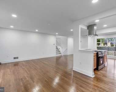 1402 Mullins Street - Photo Thumbnail 9