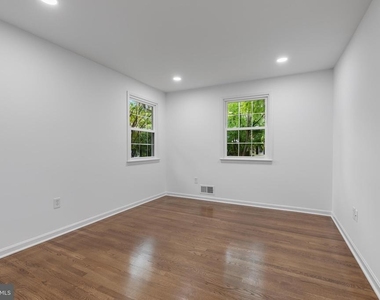 1402 Mullins Street - Photo Thumbnail 17