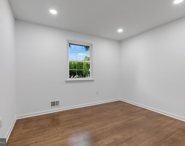 1402 Mullins Street - Photo Thumbnail 18