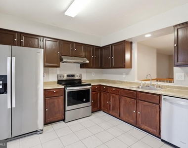 4000 Sparrow House Lane - Photo Thumbnail 5