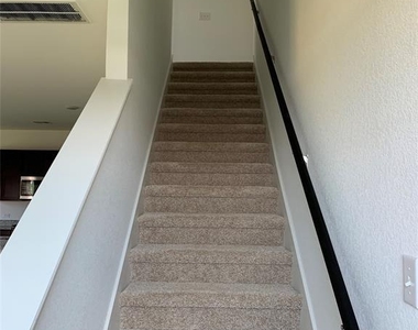317 Brody Ln - Photo Thumbnail 5