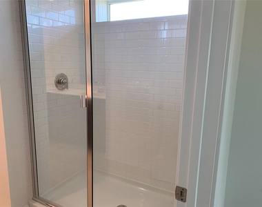 317 Brody Ln - Photo Thumbnail 12