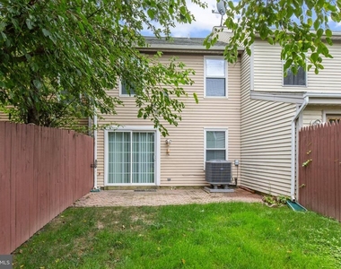 1215 Independence Square - Photo Thumbnail 28