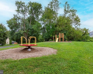 1215 Independence Square - Photo Thumbnail 31