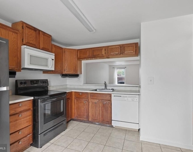 1215 Independence Square - Photo Thumbnail 8