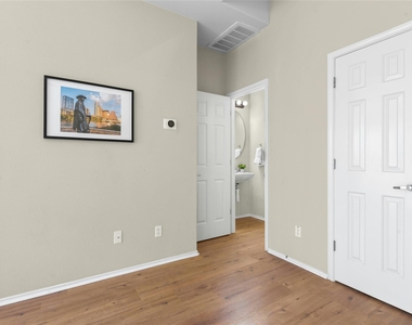 2632 Century Park Blvd - Photo Thumbnail 10