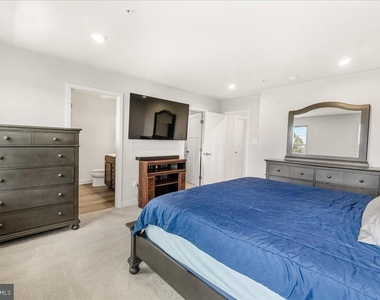 1403 Wilmer Park Lane - Photo Thumbnail 11