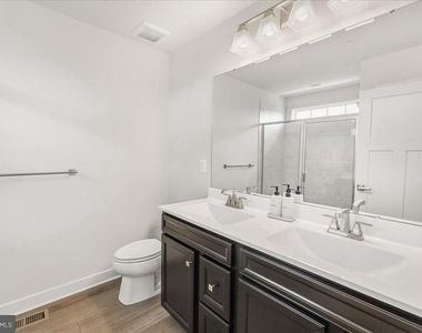 1403 Wilmer Park Lane - Photo Thumbnail 13