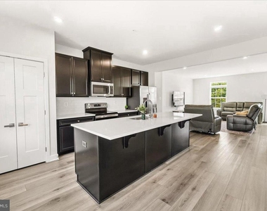1403 Wilmer Park Lane - Photo Thumbnail 7