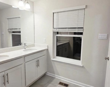 420 Herringbone Way - Photo Thumbnail 15