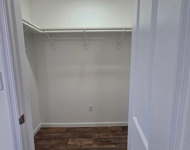 522 Pine Street - Photo Thumbnail 15