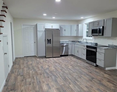 522 Pine Street - Photo Thumbnail 3