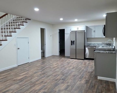 522 Pine Street - Photo Thumbnail 4