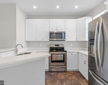 519 Ensemble Court - Photo Thumbnail 18