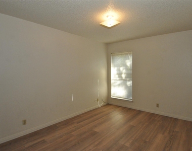 8414 Fathom Cir - Photo Thumbnail 10