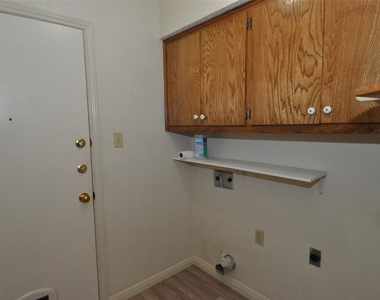 8414 Fathom Cir - Photo Thumbnail 5