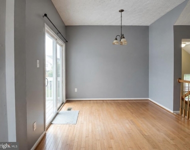 9746 Harvester Circle - Photo Thumbnail 4