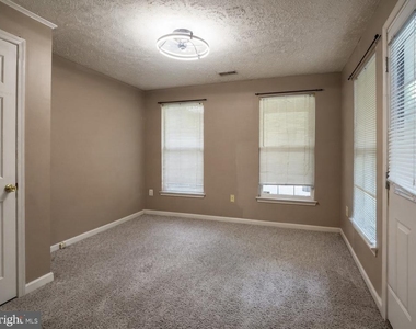 9746 Harvester Circle - Photo Thumbnail 7