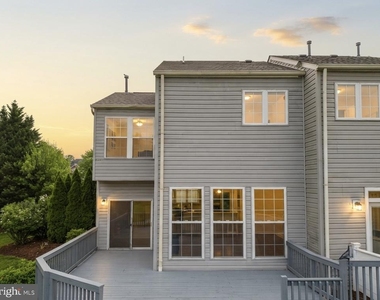 9746 Harvester Circle - Photo Thumbnail 17