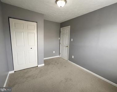 9746 Harvester Circle - Photo Thumbnail 14