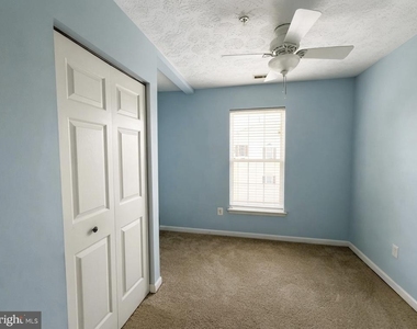 9746 Harvester Circle - Photo Thumbnail 13