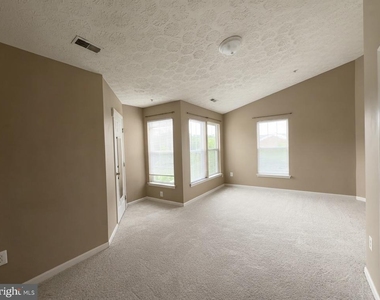 9746 Harvester Circle - Photo Thumbnail 10