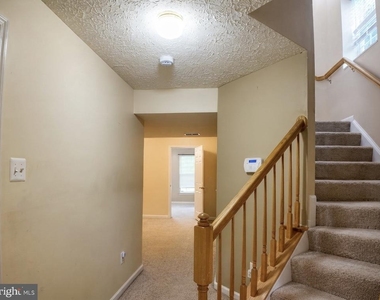 9746 Harvester Circle - Photo Thumbnail 5