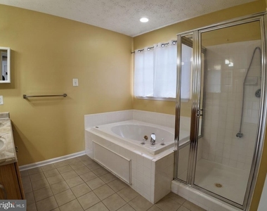 9746 Harvester Circle - Photo Thumbnail 11