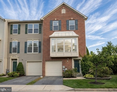 9746 Harvester Circle - Photo Thumbnail 1
