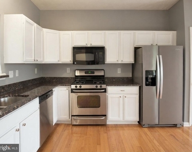 9746 Harvester Circle - Photo Thumbnail 3